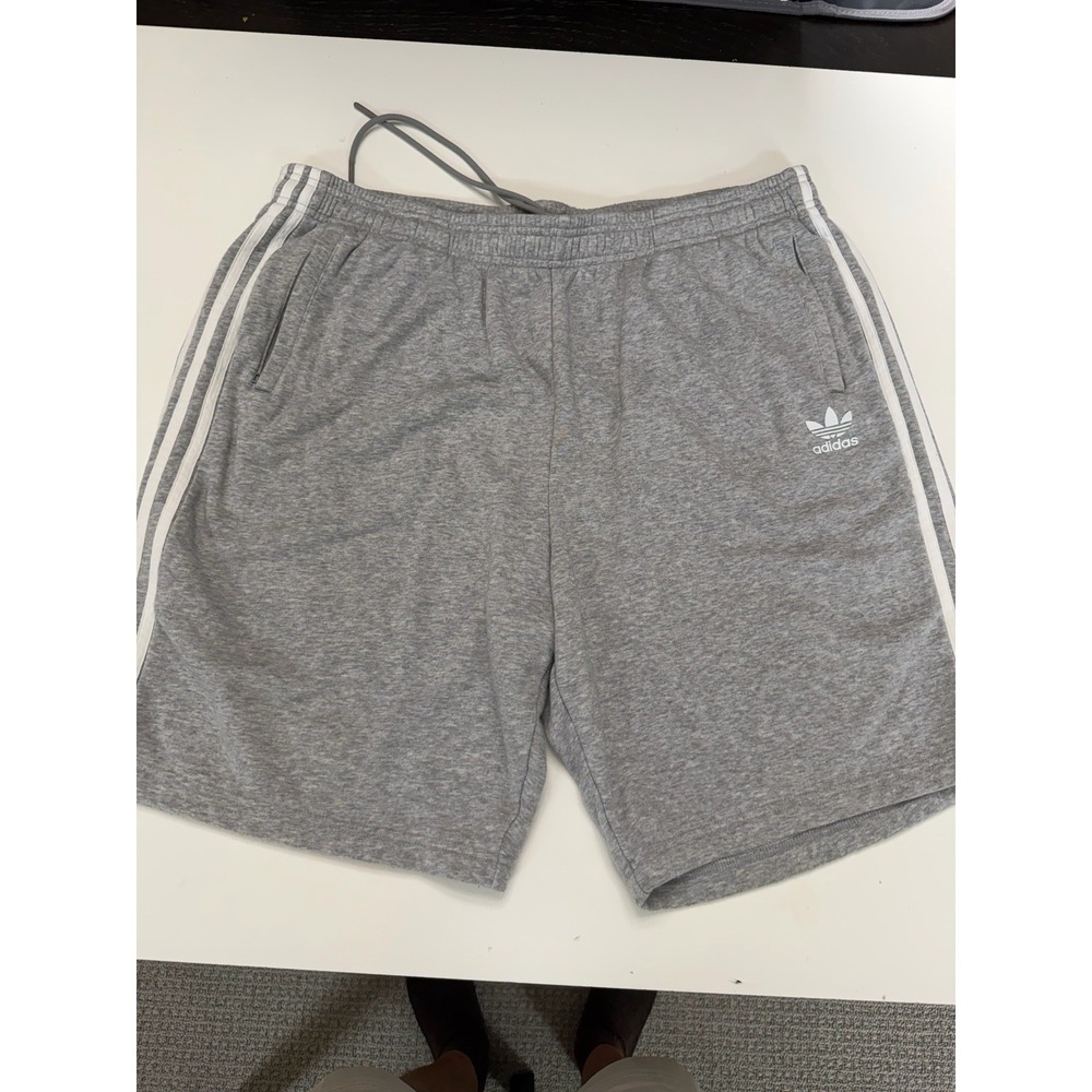 Adidas Originals Trefoil Gray Fleece Shorts Men's 2XL 3 Stripe Zip Pockets. 5230